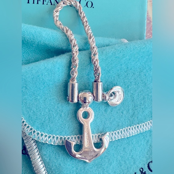Stunning Tiffany and Co. Vintage anchor key ring.Comes with pouch& box. 925SS - Picture 1 of 4
